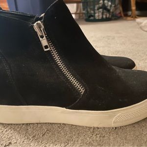 Steve Madden LIKE NEW ! Worn one time ! - size 10 suede working zip sneaker/boot